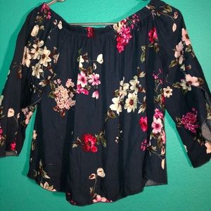 Loose fit, shoulder blouse.